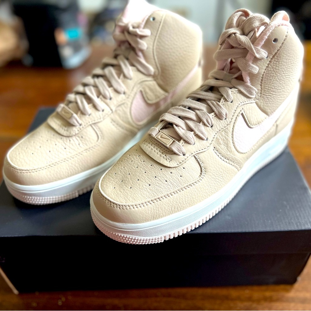 Air Force 1 Sculpt Shoes in Sanddrift/Light Pink Size 8